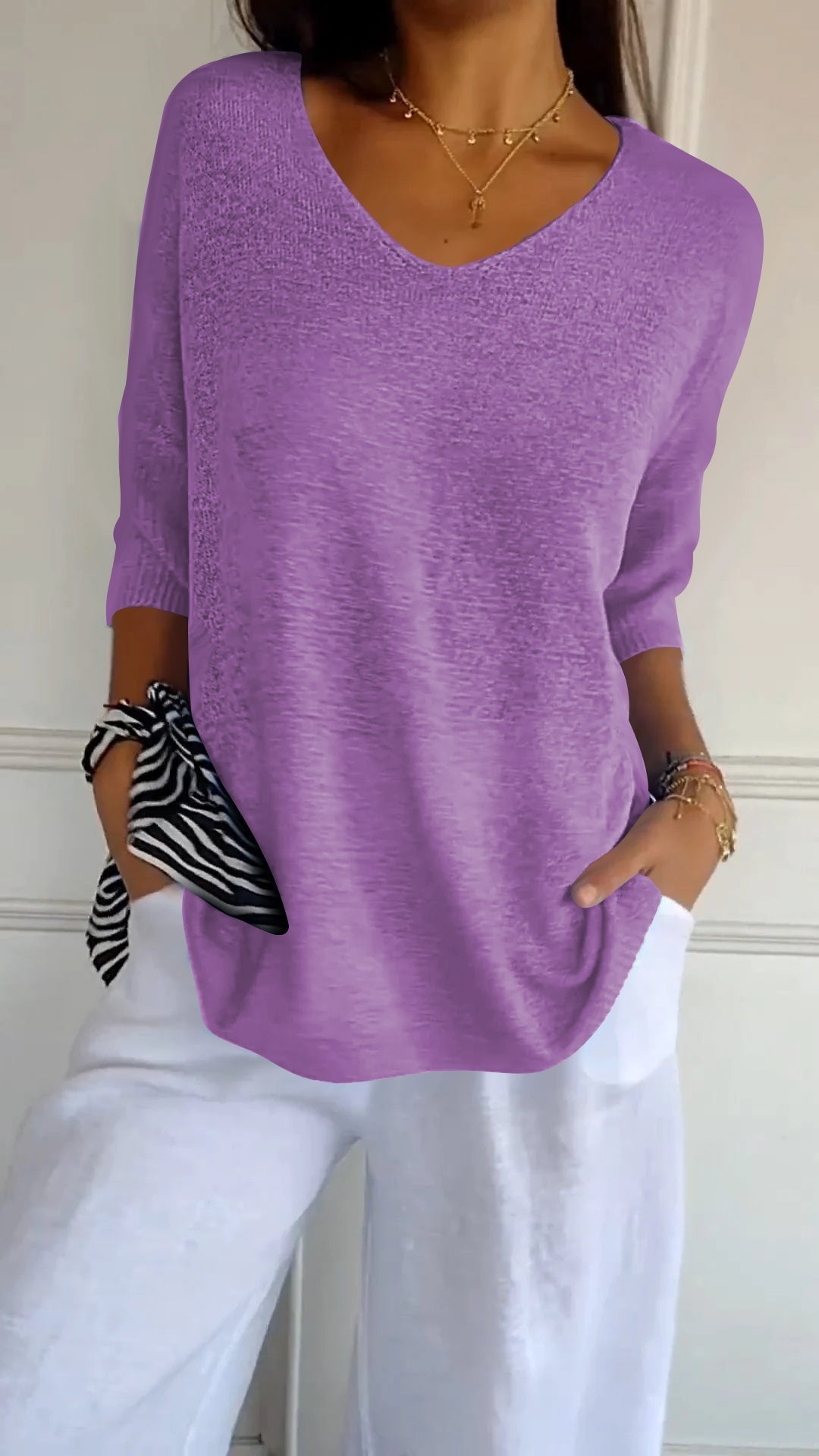 Vera™ Plain knitted top with V-neckline