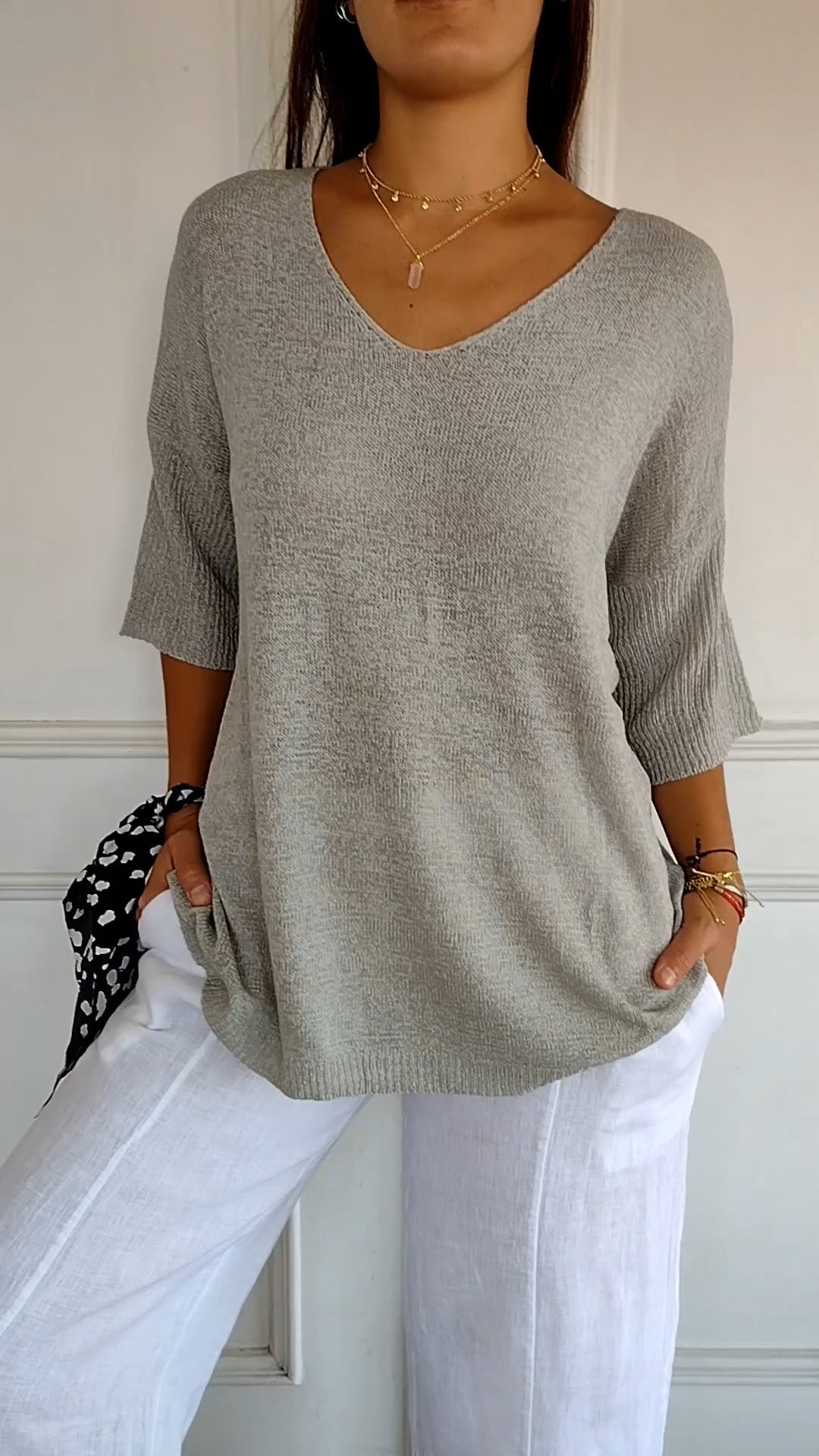 Vera™ Plain knitted top with V-neckline