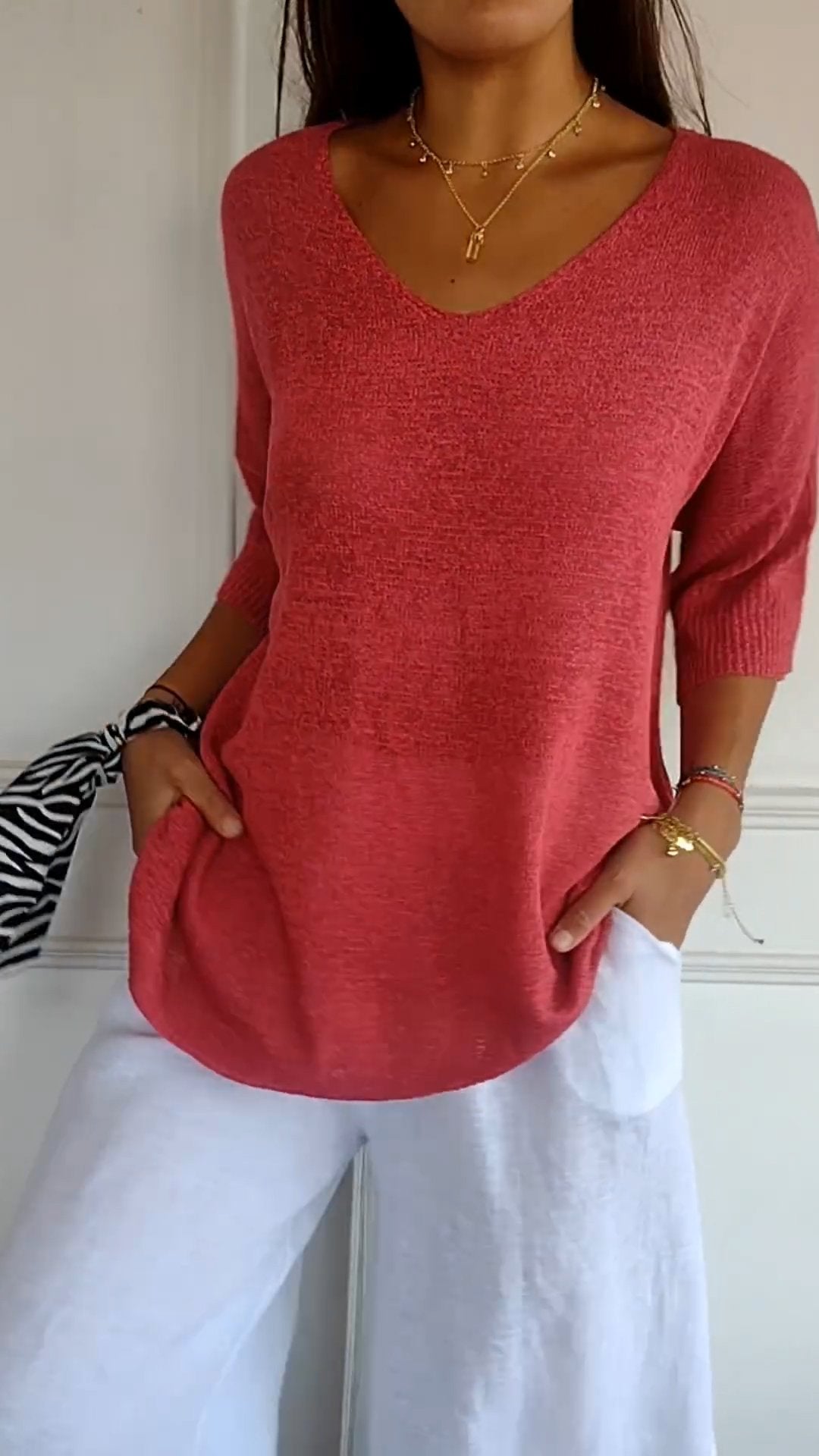Vera™ Plain knitted top with V-neckline